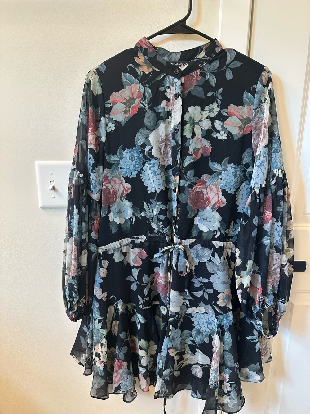 Olivaceous Black Long-Sleeve Floral Tie-Waist Dress